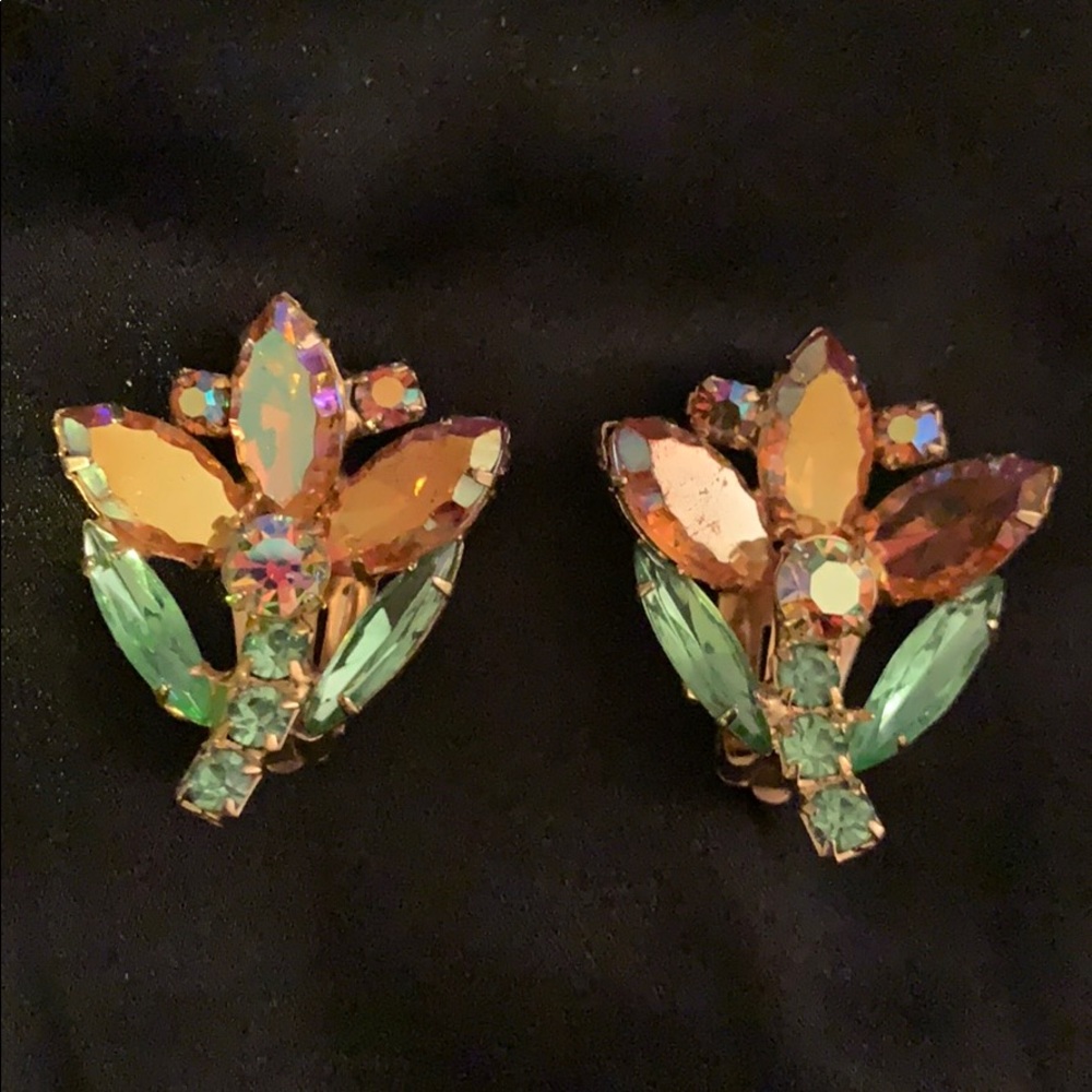 Vintage green, yellow gold flower clip earrings ❣️